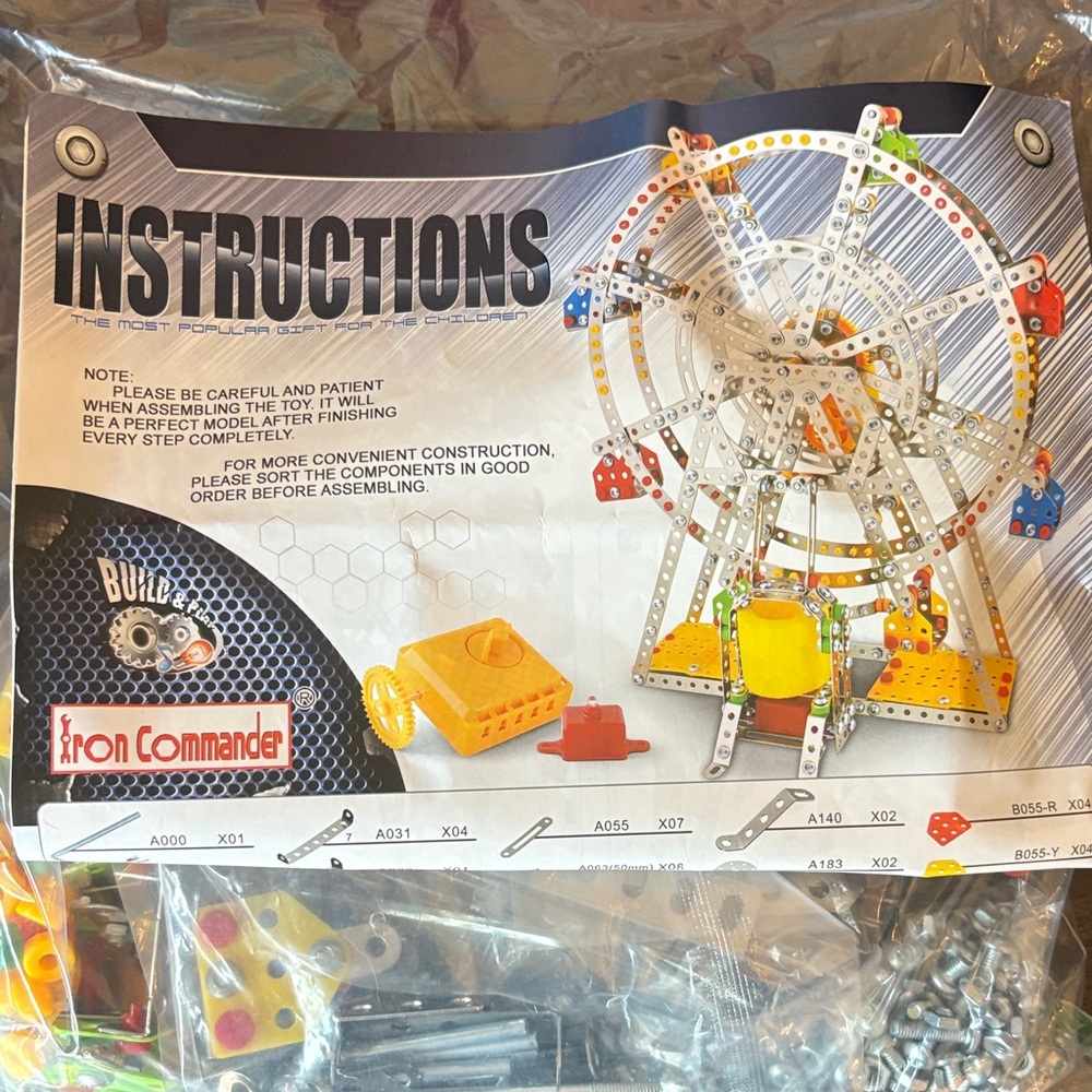 Iron Commander Ferris Wheel Building Set - Colorful Fun